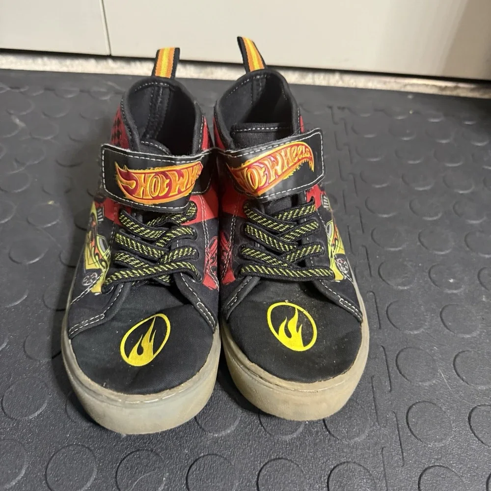YOUTH SIZE 12 MATTEL HOT WHEELS BOYS LIGHT UP HIGH TOP SHOES Pre owned